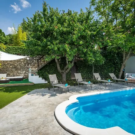 Family Friendly House With A Swimming Pool Vojnic Sinjski, Zagora - 17375 بيت للعطل